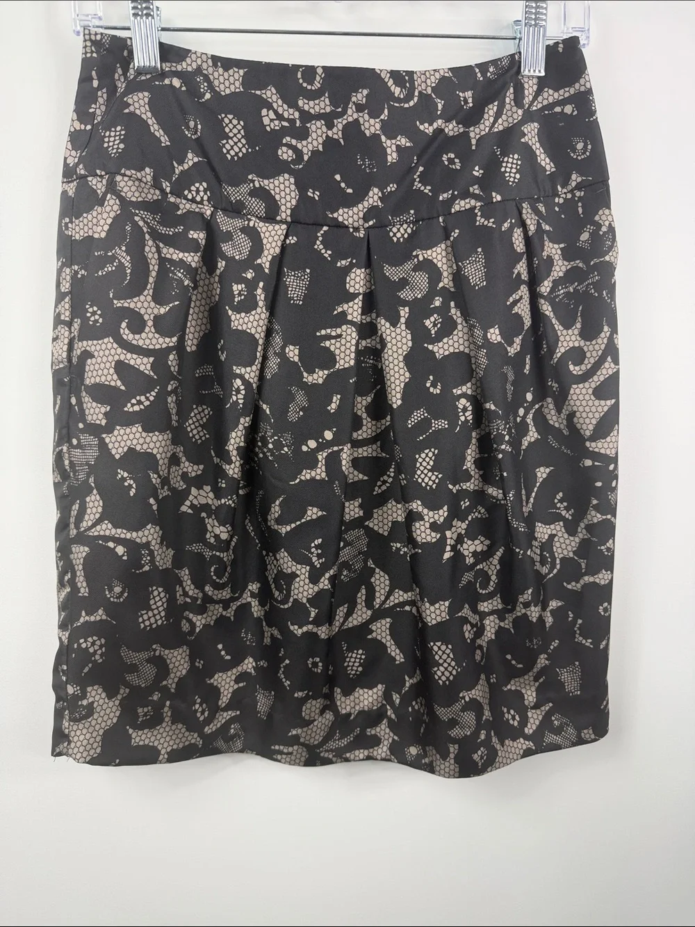 Banana Republic chic banana